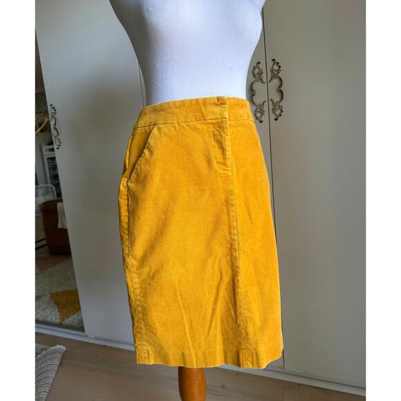 J Crew Mustard Yellow Pencil skirt Waist 26 Knee Length Fall Vibes - Picture 1 of 10